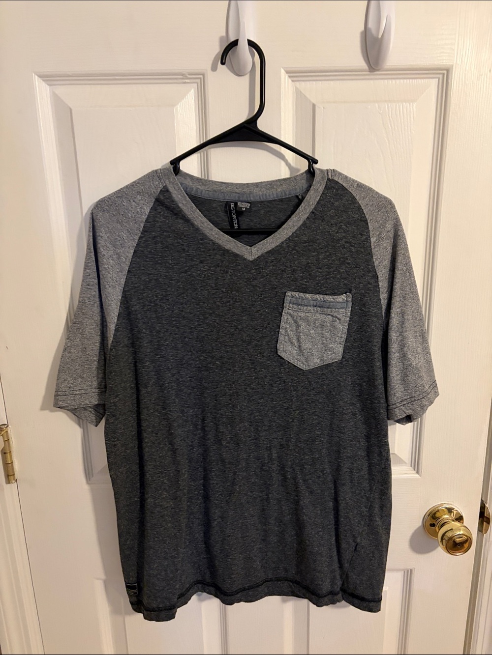 Men's Two-Tone Gray V-Neck Pocket Tee - Casual Short Sleeve